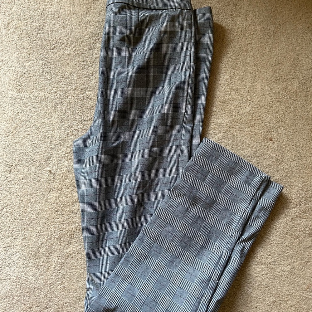 Violets & Roses pants grey plaid tone. Stretch fabric blends skinny legs. Sz 10